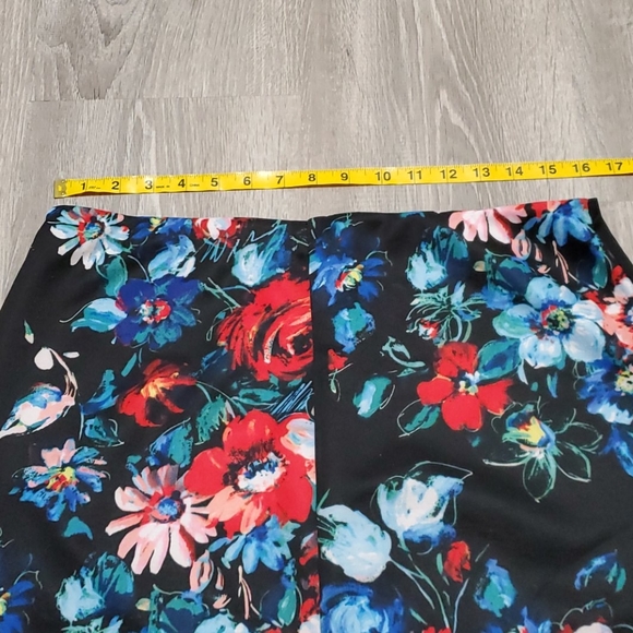Floral Betsy Johnson Skirt - Picture 2 of 4